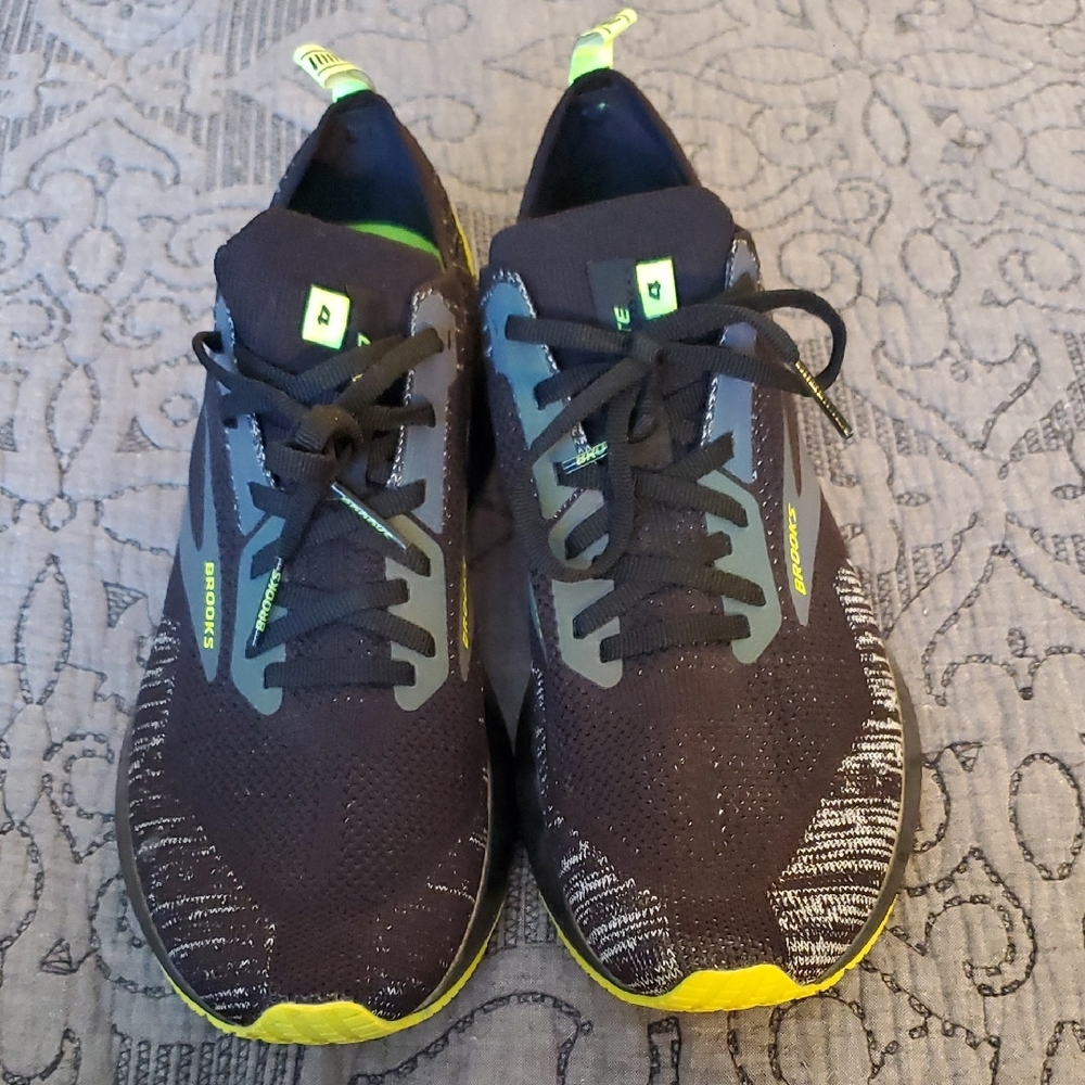 Brooks Levitate 4 Shoes - Black/Nightlife